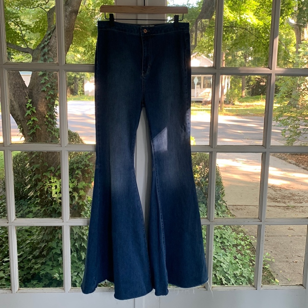 Free People Just Float On Flare Jeans, size 30